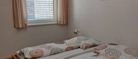 3 bedrooms, in-room safe, WiFi, bed sheets