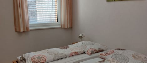 3 chambres, coffres-forts dans les chambres, Wi-Fi, draps fournis