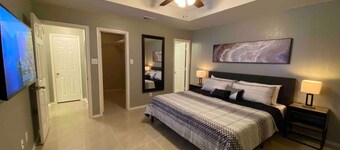 Cozy 3BR 2BA Longhorn Creek Retreat Near JW Marriott with Fenced Yard