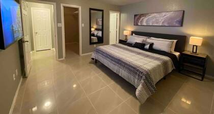 Cozy 3BR 2BA Longhorn Creek Retreat Near JW Marriott with Fenced Yard