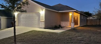 3 bedroom 2bath by JW Marriott 281 TPC fenced yard