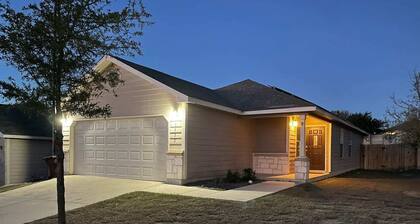 3 bedroom 2bath by JW Marriott 281 TPC fenced yard