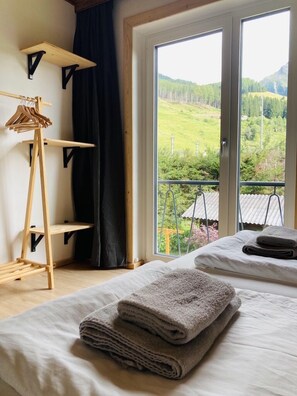 2 bedrooms, WiFi - Apartment with mountain view | great skiing and hiking area | near Bad Gastein (Mallnitz)