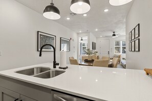 Condo, 3 quartos | Parte interna