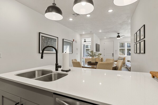 Condo, 3 Bedrooms | Interior