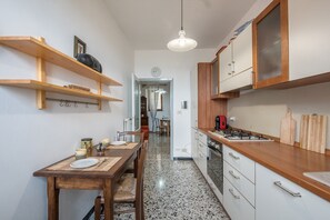 Kühlschrank, Ofen, Herdplatte, Geschirrspüler