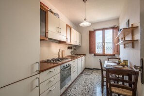 Kühlschrank, Ofen, Herdplatte, Geschirrspüler