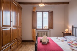 2 bedrooms, iron/ironing board, free WiFi, bed sheets - Holiday Apartment "La Zia Marisa" with Shared Terrace & Wi-Fi (MONTEPULCIANO)