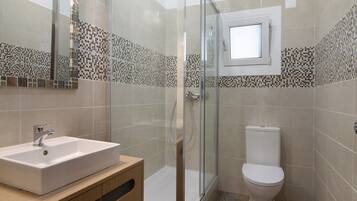 Shower, towels