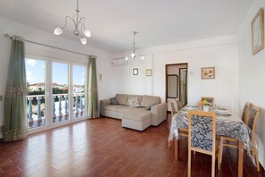 Interior - Apartment 'Andar de Moradia' with Sea View, Balcony, Shared Pool & Wi-Fi (Vila Nova de Cacela)