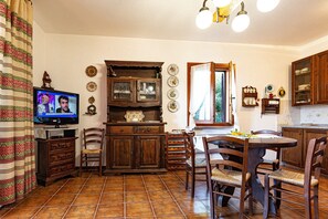 Dining - Apartment 'Il Porto' Near the Beach with Balcony, Terrace & Garden (Porto Azzurro)