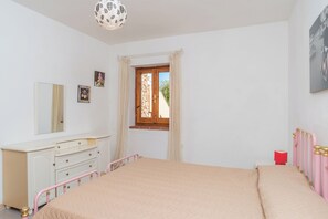 3 chambres, fer et planche à repasser, draps fournis