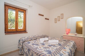 3 bedrooms, iron/ironing board, bed sheets