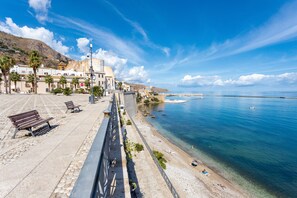 Beach nearby - Apartment 'Casa Genziana' with Sea View, A/C & Wi-Fi (Castellammare del golfo)