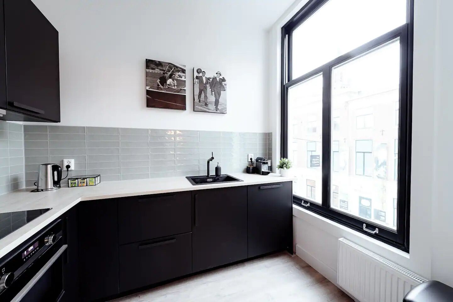 Departamento de lujo, 2 habitaciones, para no fumadores | Cocina privada | Cafetera y tetera, tetera eléctrica, utensilios de cocina y comedor 