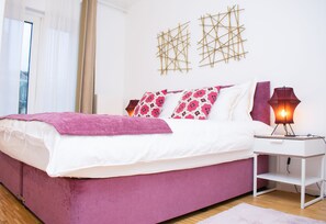 2 slaapkamers, een kluis op de kamer, een bureau