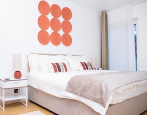 2 slaapkamers, een kluis op de kamer, een bureau