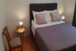 2 室のベッドルーム、旅行用ベビーベッド、WiFi (無料)