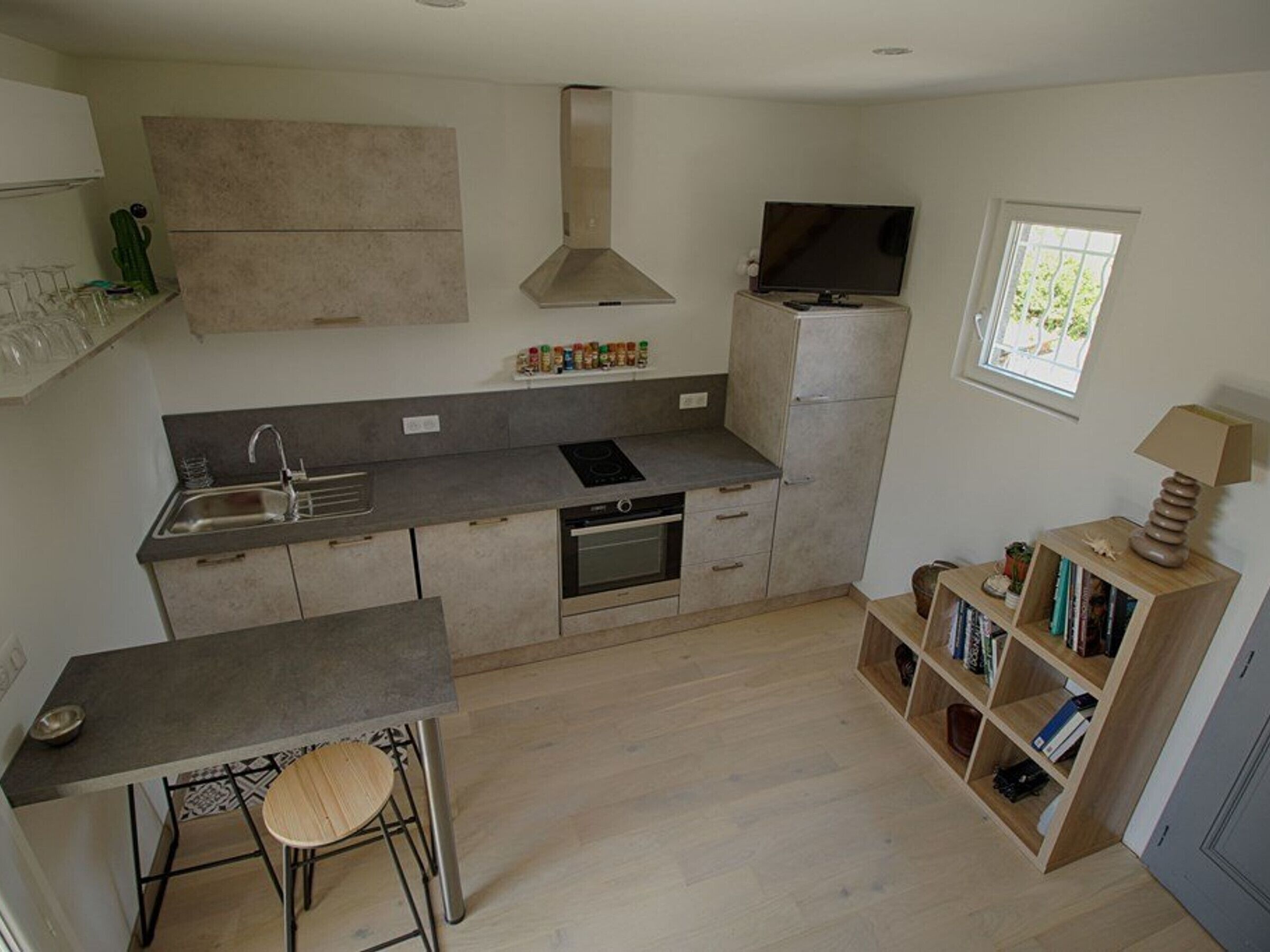 Réfrigérateur, four, plaque de cuisson, lave-vaisselle