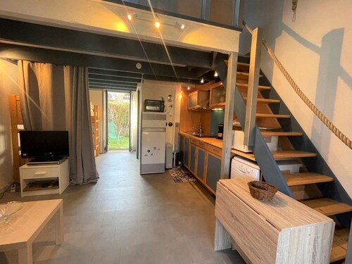 2-room villa with mezzanine, sleeps 6, shared pool, close to the beach in Saint-Cyprien