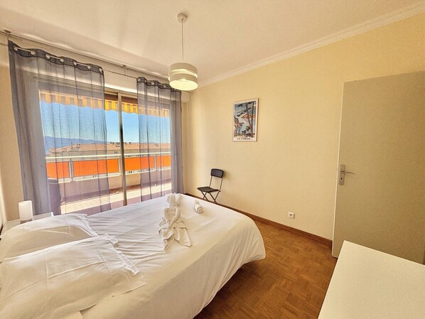 3 bedrooms, free WiFi, bed sheets