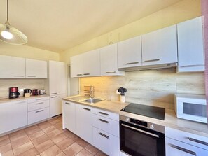 Fridge, microwave, oven, dishwasher