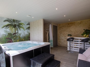 Indoor spa tub