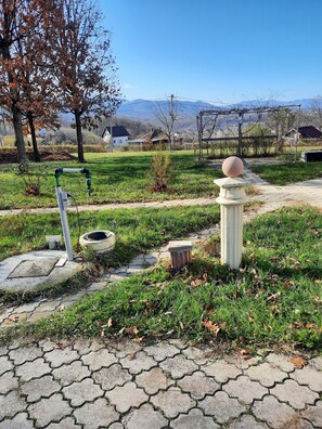 Property grounds - Beautiful attic apartment with balcony and cooking facilities in 36103 Kraljevo SRB (Ribnica)