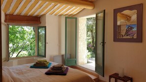 6 chambres, fer et planche à repasser, lit parapluie, Wi-Fi gratuit