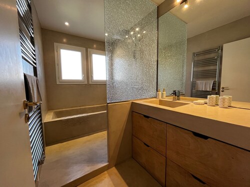 Lovely House with Pool near Erromardie Beach in Saint-Jean-de-Luz