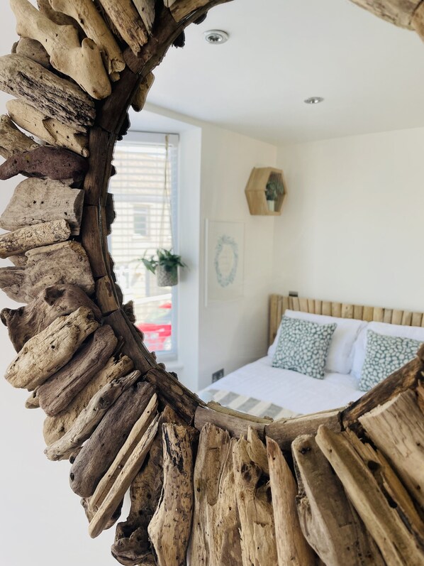 1 bedroom, iron/ironing board, WiFi, bed sheets - Lovely Studio apartment close to the beach. Centre of Newquay!
(Newquay)