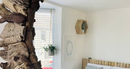 Lovely Studio apartment close to the beach. Centre of Newquay! <br>