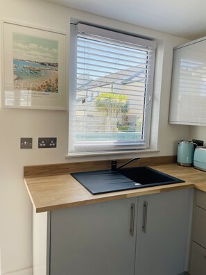 Private kitchen - Lovely Studio apartment close to the beach. Centre of Newquay!
(Newquay)