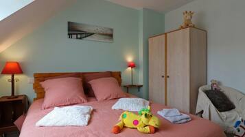 6 bedrooms, free WiFi, bed sheets