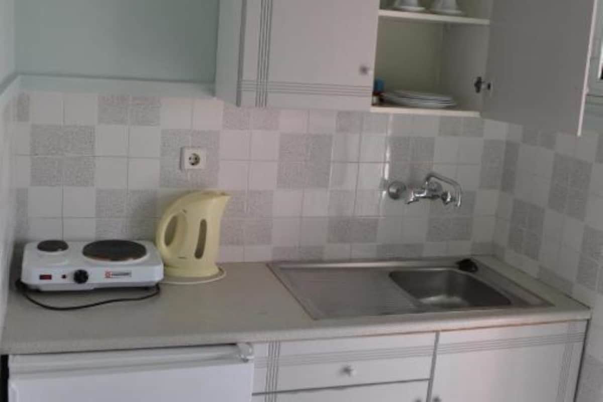 Bếp riêng | Tủ lạnh nhỏ, dụng cụ nấu nướng/bát dĩa/dao nĩa, khăn giấy 