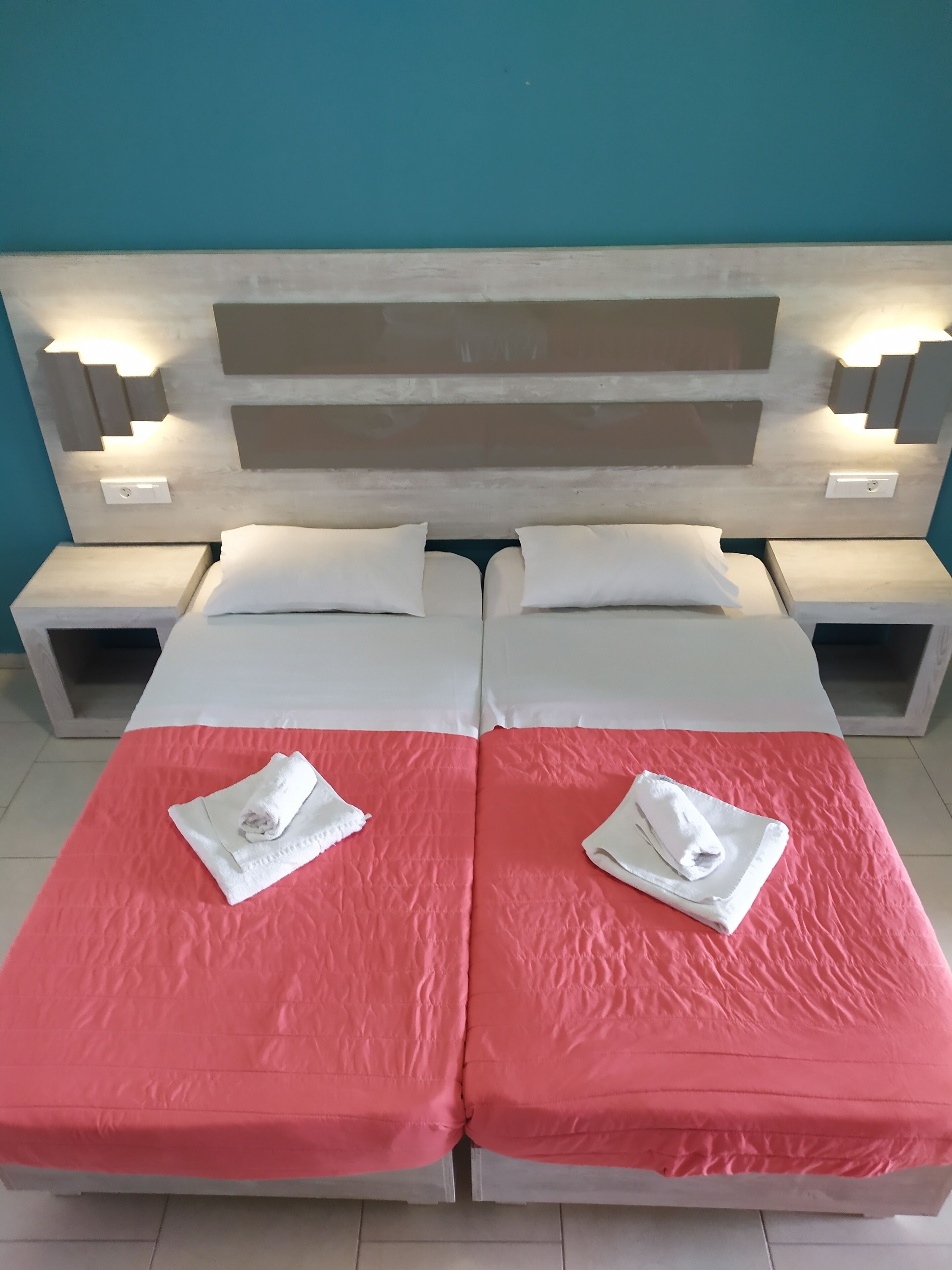 เบสิกสตูดิโอ, เตียงเดี่ยว 2 เตียง | เตารีด/โต๊ะรีดผ้า, Wi-Fi ฟรี, ผ้าปูที่นอน