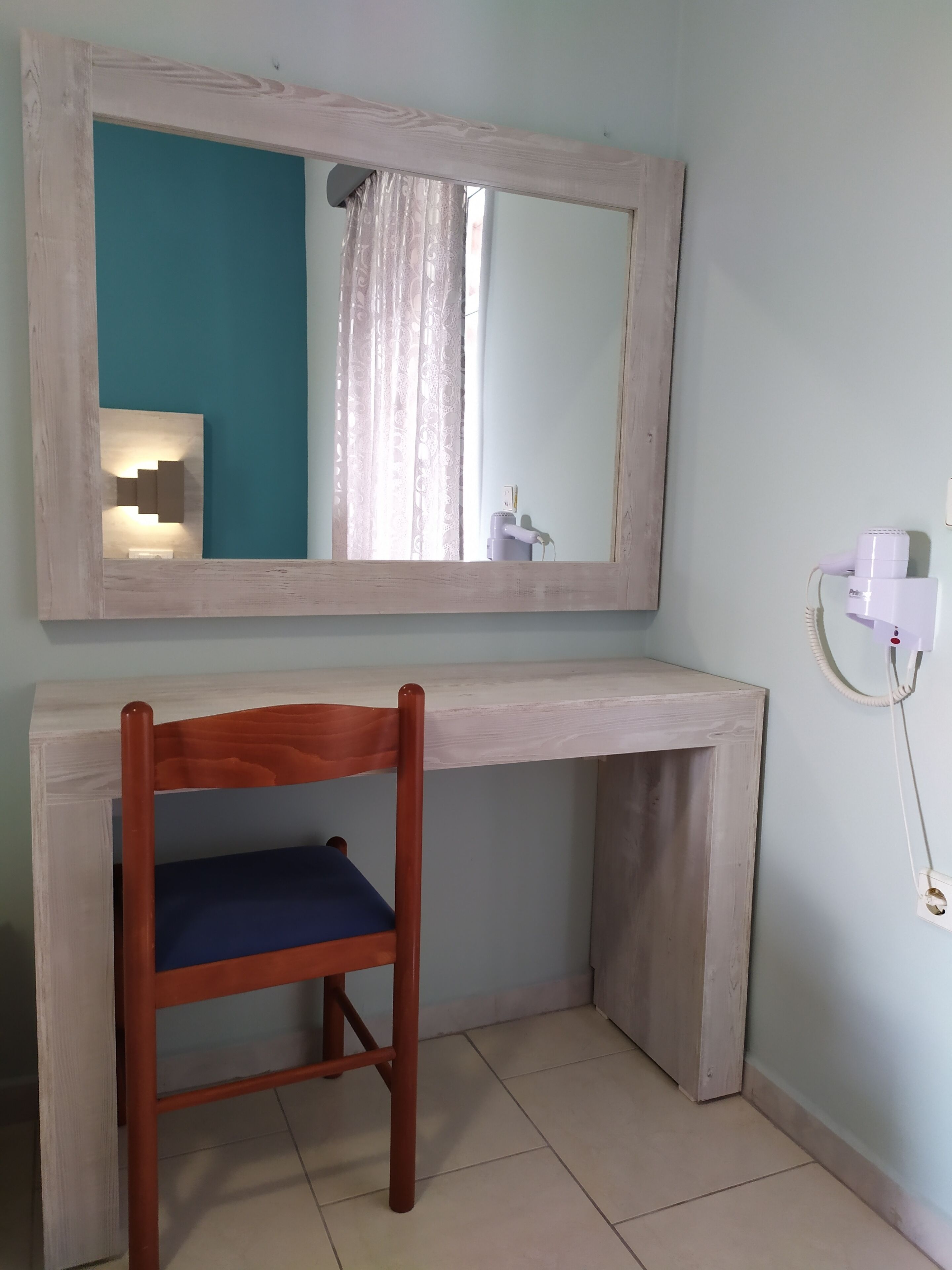 Basic Studio, 2 Twin Beds | Iron/ironing board, free WiFi, bed sheets