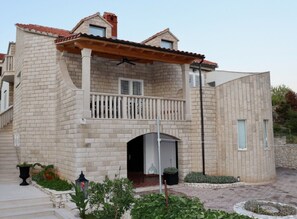 Exterior - Classic Villa in Sumartin next to beach (Sumartin)