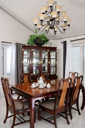 Dining - Classic Villa in Sumartin next to beach (Sumartin)