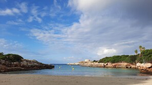 Plage à proximité, chaises longues