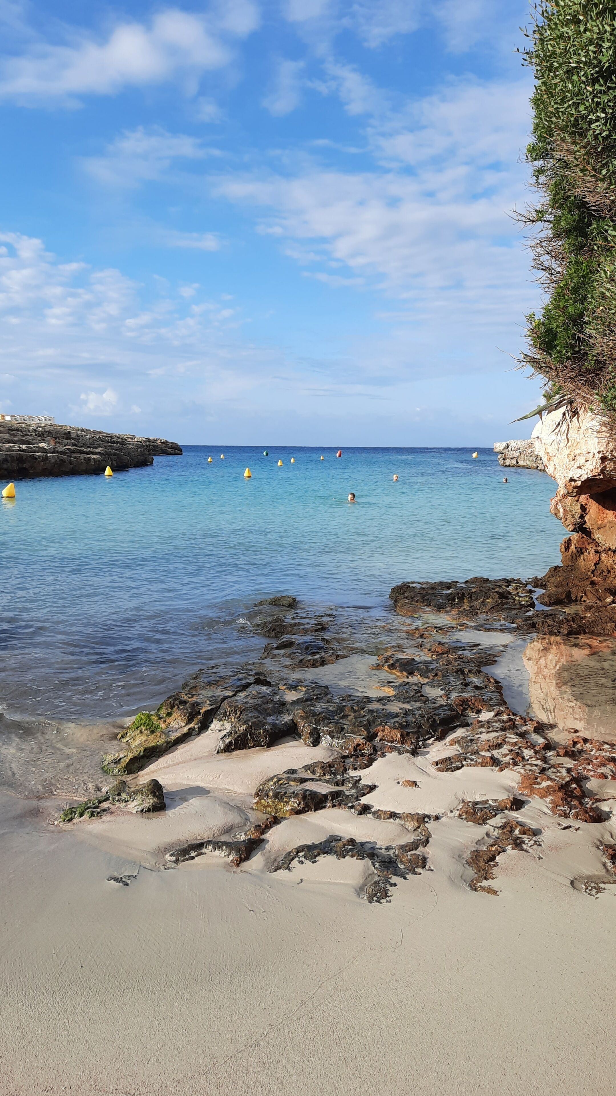 Vlak bij het strand, ligstoelen