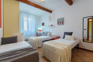 2 bedrooms, desk, iron/ironing board, WiFi