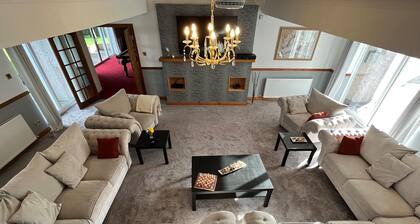 Luxurious 5 bedroom house with games room and beautiful views