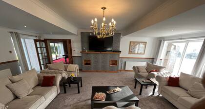 Luxurious 5 bedroom house with games room and beautiful views