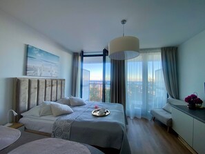 Desk, iron/ironing board, WiFi, bed sheets