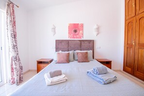4 habitaciones, tabla de planchar con plancha y wifi gratis 