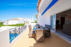 Outdoor dining - 32A Vale do milho Stunning Detached Villa Close to the Beach (Carvoeiro)