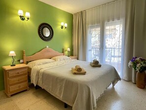 1 slaapkamer, een strijkplank/strijkijzer, gratis wifi, beddengoed