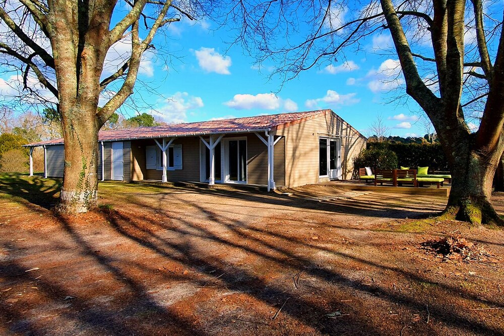 Guesthouse in wooded property