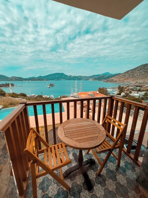 Draps en coton égyptien, literie de qualité supérieure, minibar, bureau